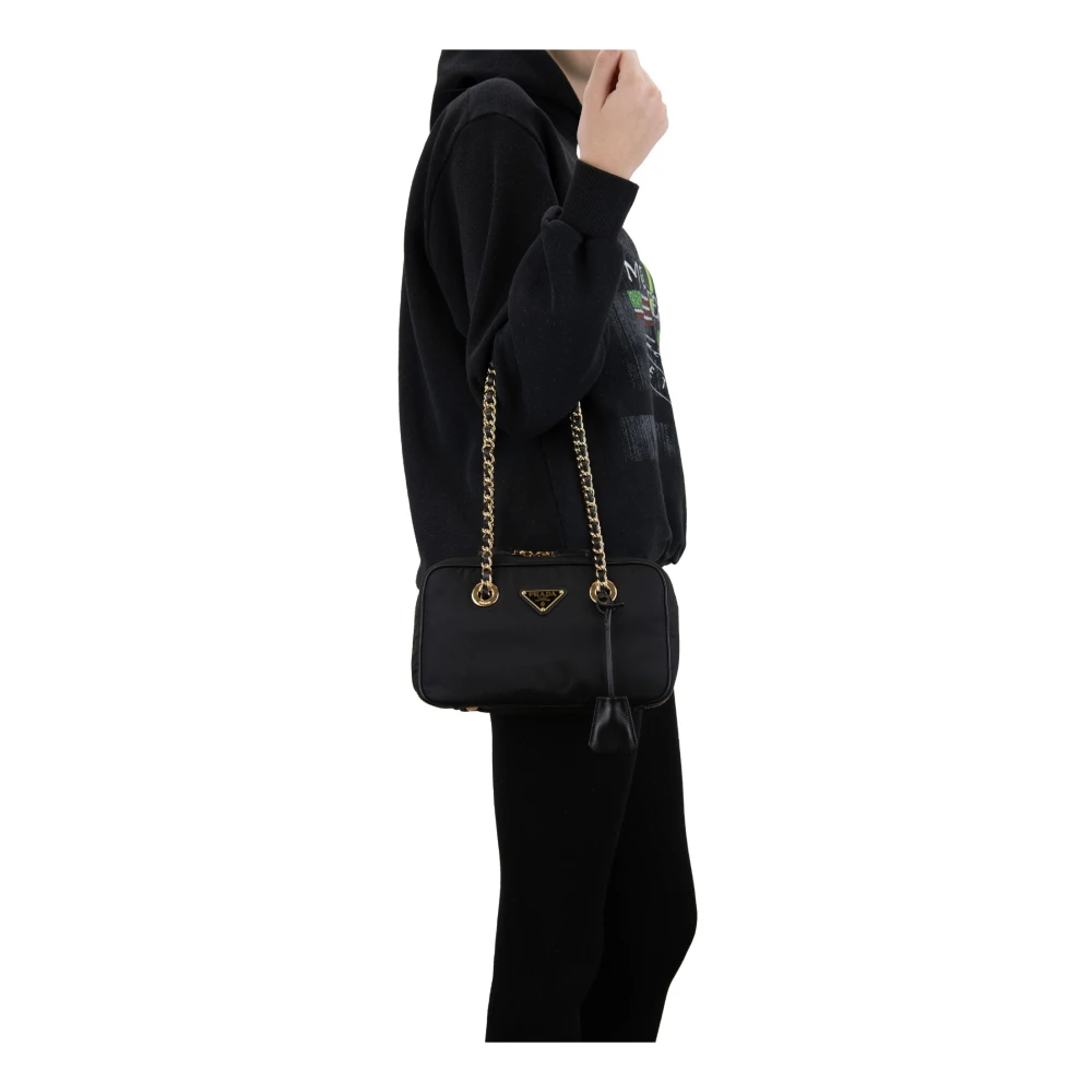 Prada Stijlvolle schoudertas voor dames met leren afwerking Black Dames