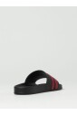 sandales-decontractees-en-caoutchouc-noir-elegantes