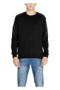 sweatshirt-noir-avec-col-rond