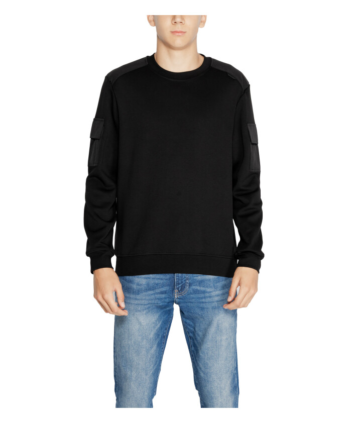 sweatshirt-noir-avec-col-rond