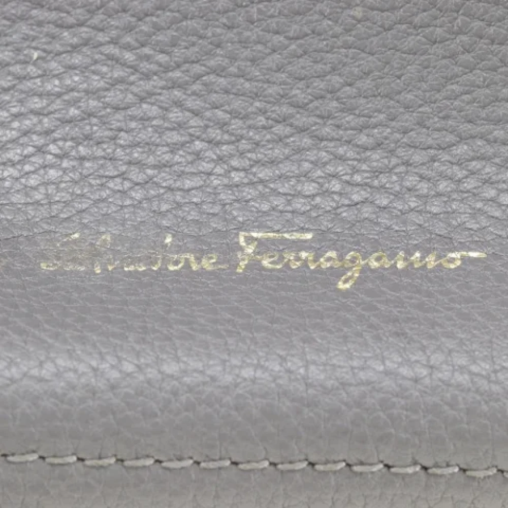 Salvatore Ferragamo Pre-owned Fabric totes Gray Dames