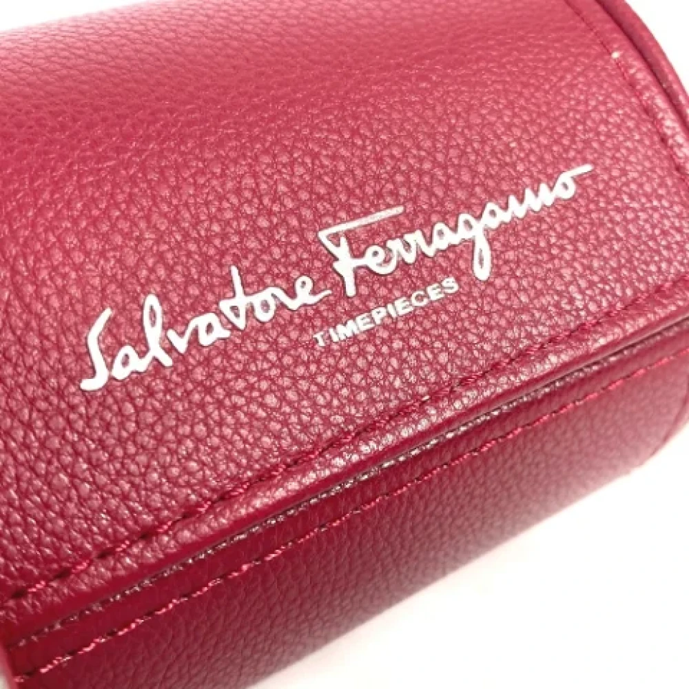 Salvatore Ferragamo Pre-owned Leather home-office Red Dames