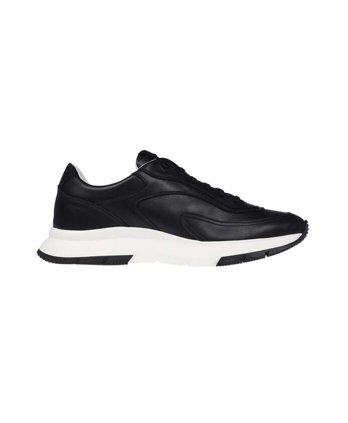 sneakers-basse-en-cuir-perfore
