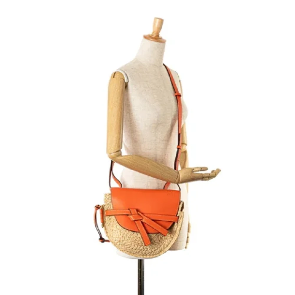 Loewe Pre-owned Leather shoulder-bags Beige Dames