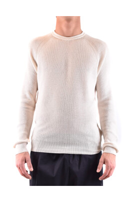 round-neck-knitwear