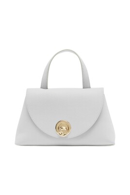 sac-en-cuir-moderne-avec-detail-c-me