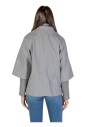 manteau-gris-a-col-en-v-avec-poches
