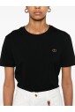 stylish-black-tee-for-casual-look