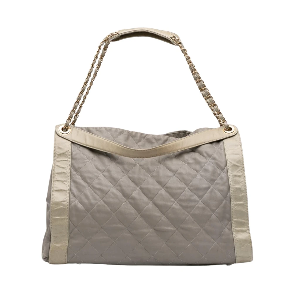 Chanel Vintage Women's Gray Pre-Owned Quilted Shoulder Bag