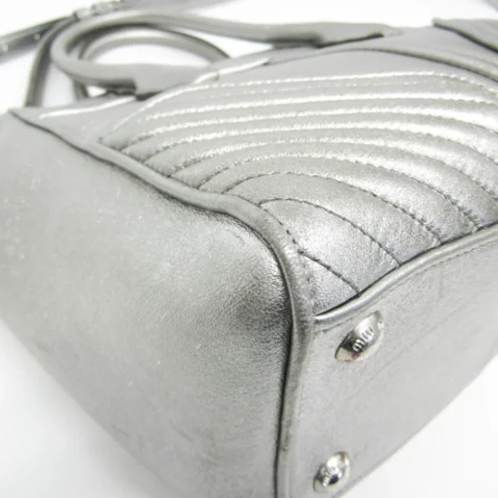 Miu Pre-owned Leather handbags Gray Dames