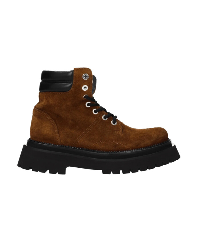 bottines-en-daim-a-lacets