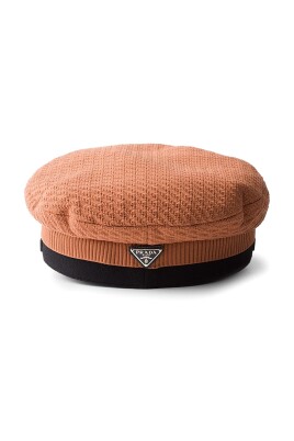 stylish-hat-for-fashionable-look