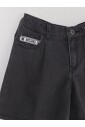 zwarte-denim-shorts-klassiek-ontwerp