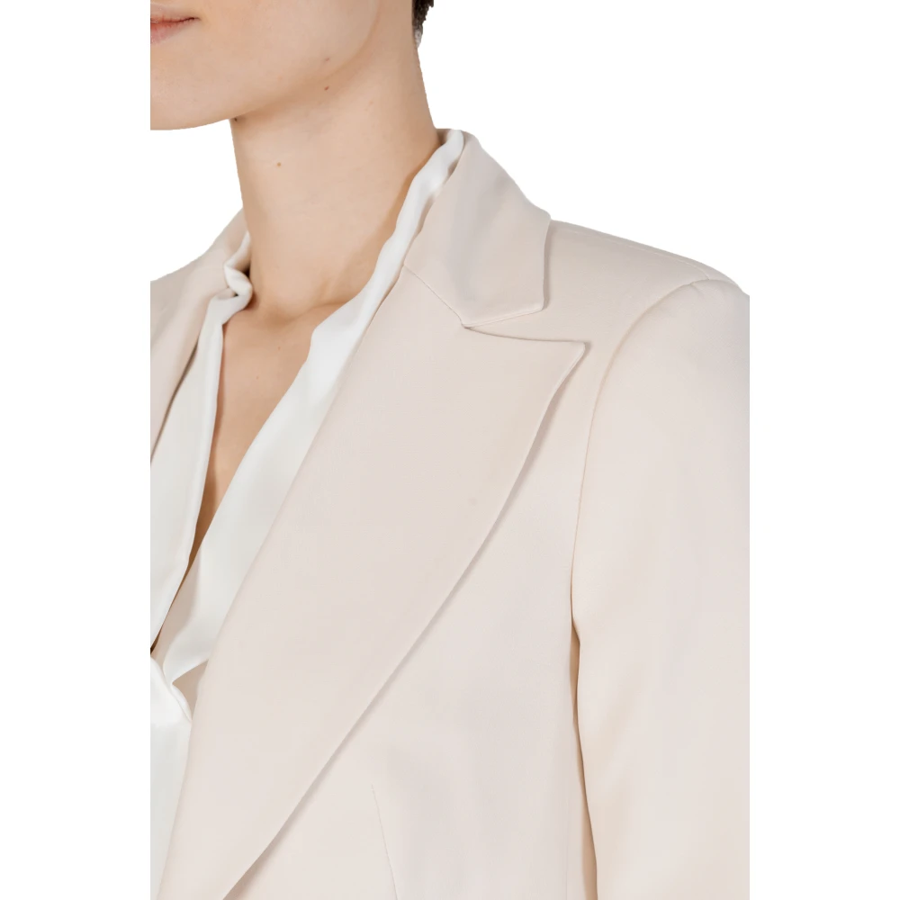 RINASCIMENTO Chique Blazer met Reverskraag en Knopen Beige Dames