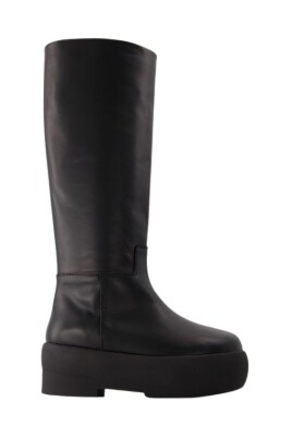tubular-boots-in-black-leather