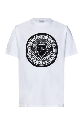 white-t-shirt-classic-fit-casual-style
