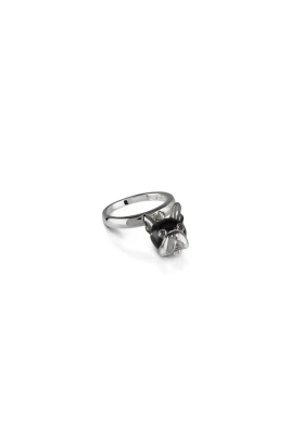 Silverhundring med Svart Spinel