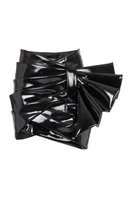 jupe-courte-drapee-en-vinyle
