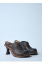 mules-a-talon-ornees-de-clous