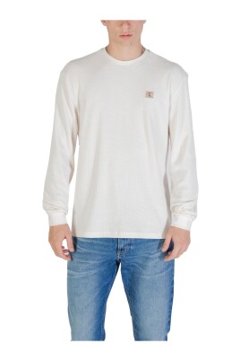 white-round-neck-knitwear