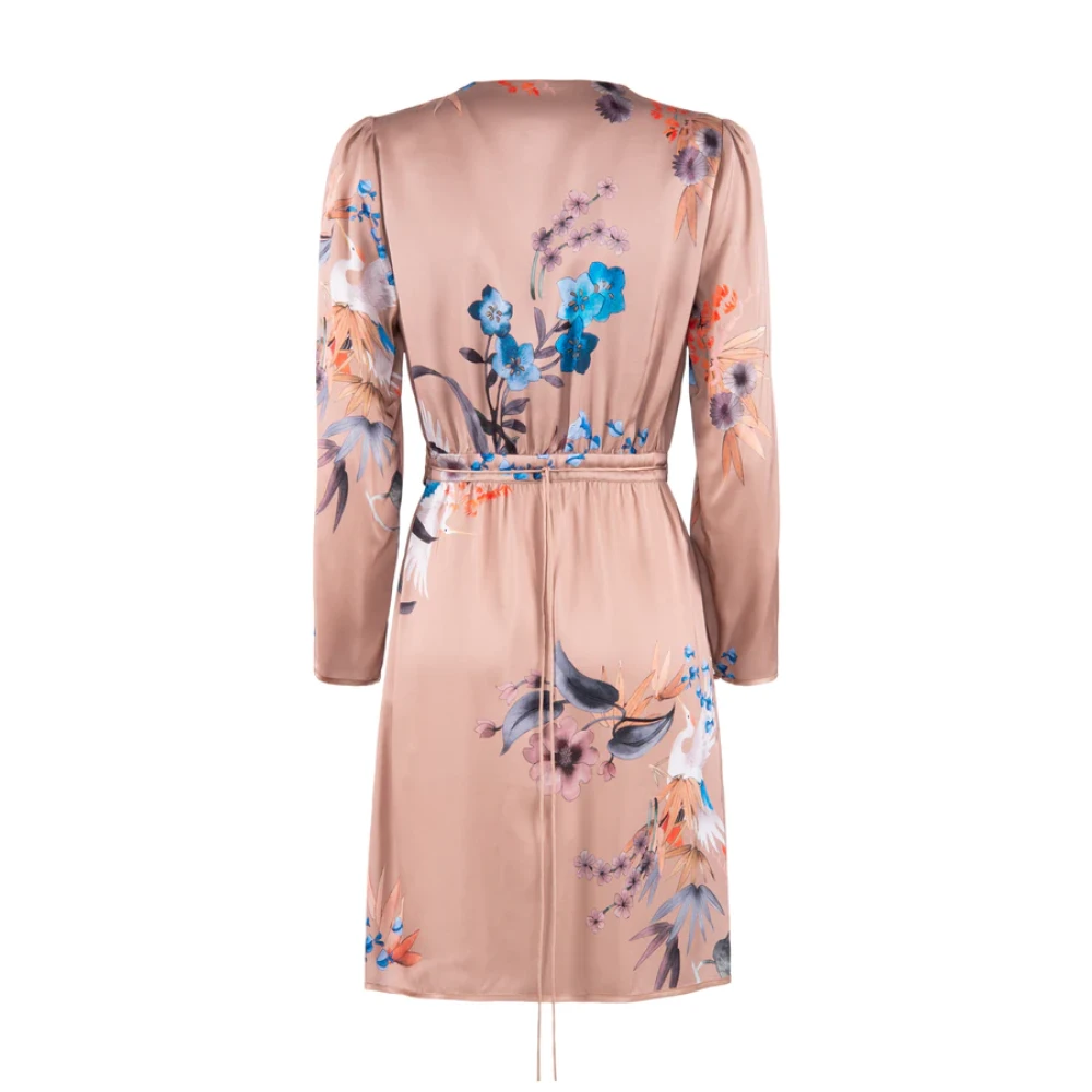 Nenette Bruine Oosterse Bloemen Kruisnek Jurk Multicolor Dames
