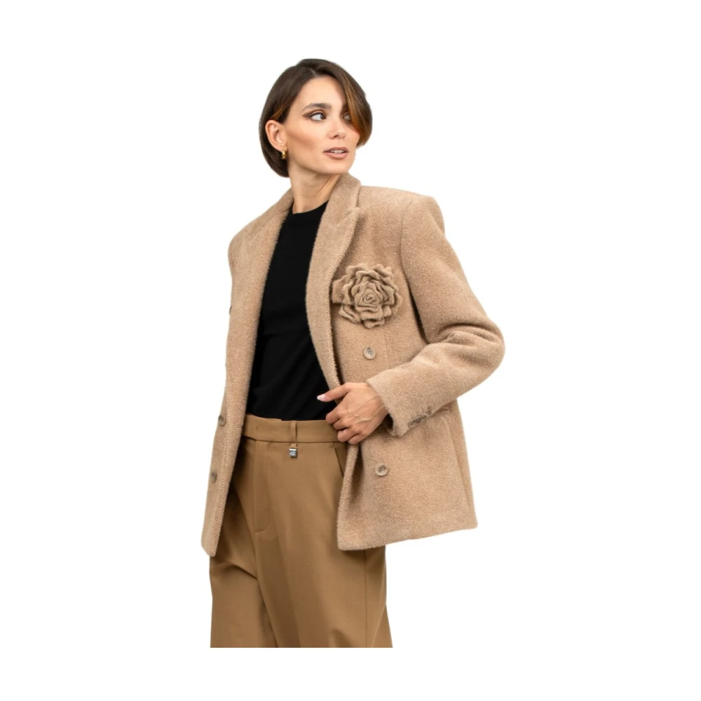 Giuseppe Di Morabito Beige Wol Double-Breasted Jas met Bloem Broche Beige Dames