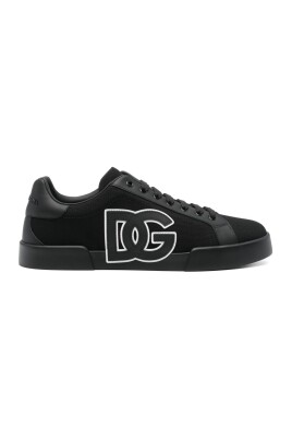 black-sneakers-with-side-logo