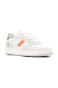 baskets-blanches-avec-logo-patch