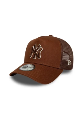 Outline Trucker