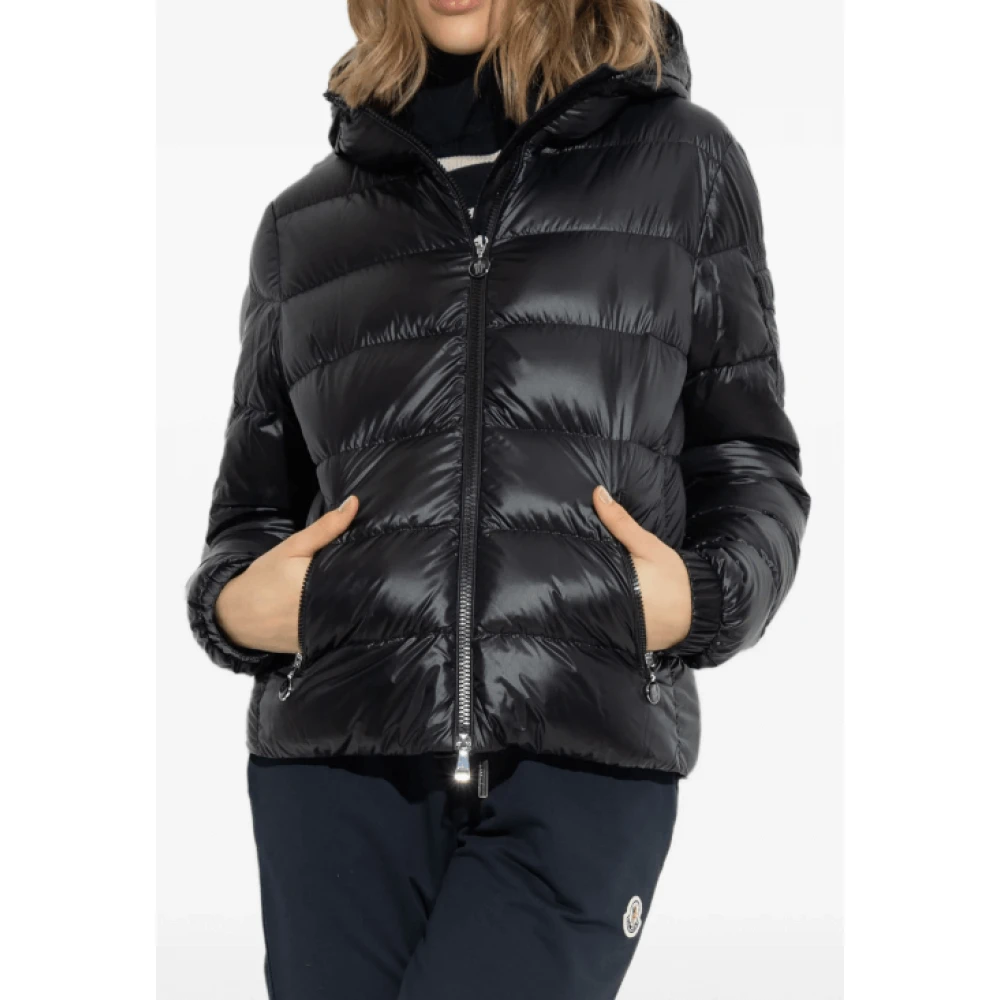 Moncler Zwarte gewatteerde jas met capuchon en rits Black Dames