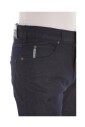 jeans-en-denim-classiques-pour-un-usage-quotidien