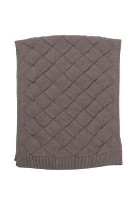 luxurious-cashmere-scarf-with-3d-pattern