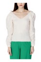 pull-beige-col-en-v-pour-femmes