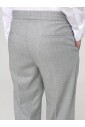 pantalon-elegant-a-plis-et-cordon-de-serrage