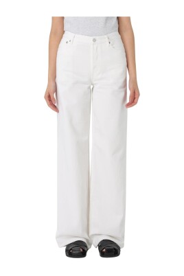 jeans-blancs-a-jambes-larges-chic
