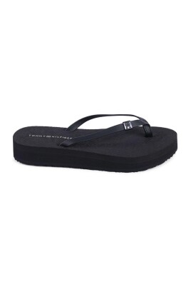 black-thong-sandal-casual-style