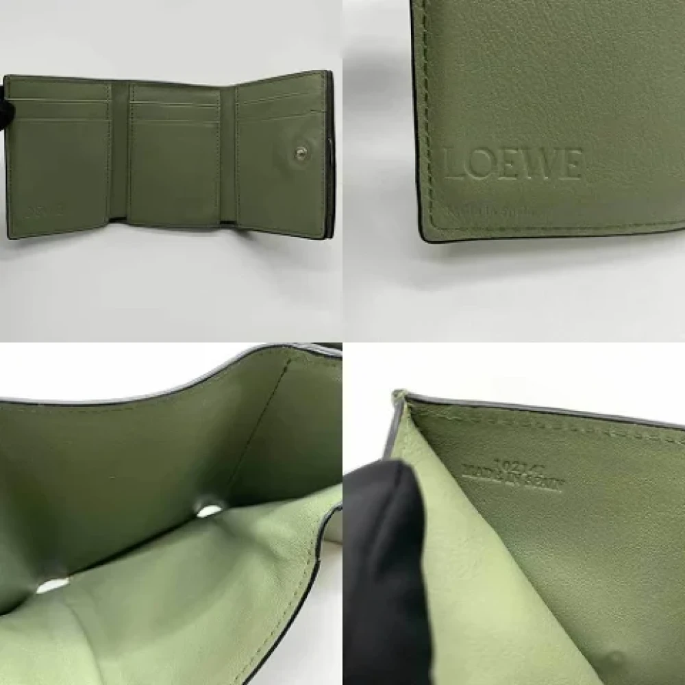 Loewe Pre-owned Leather wallets Green Dames