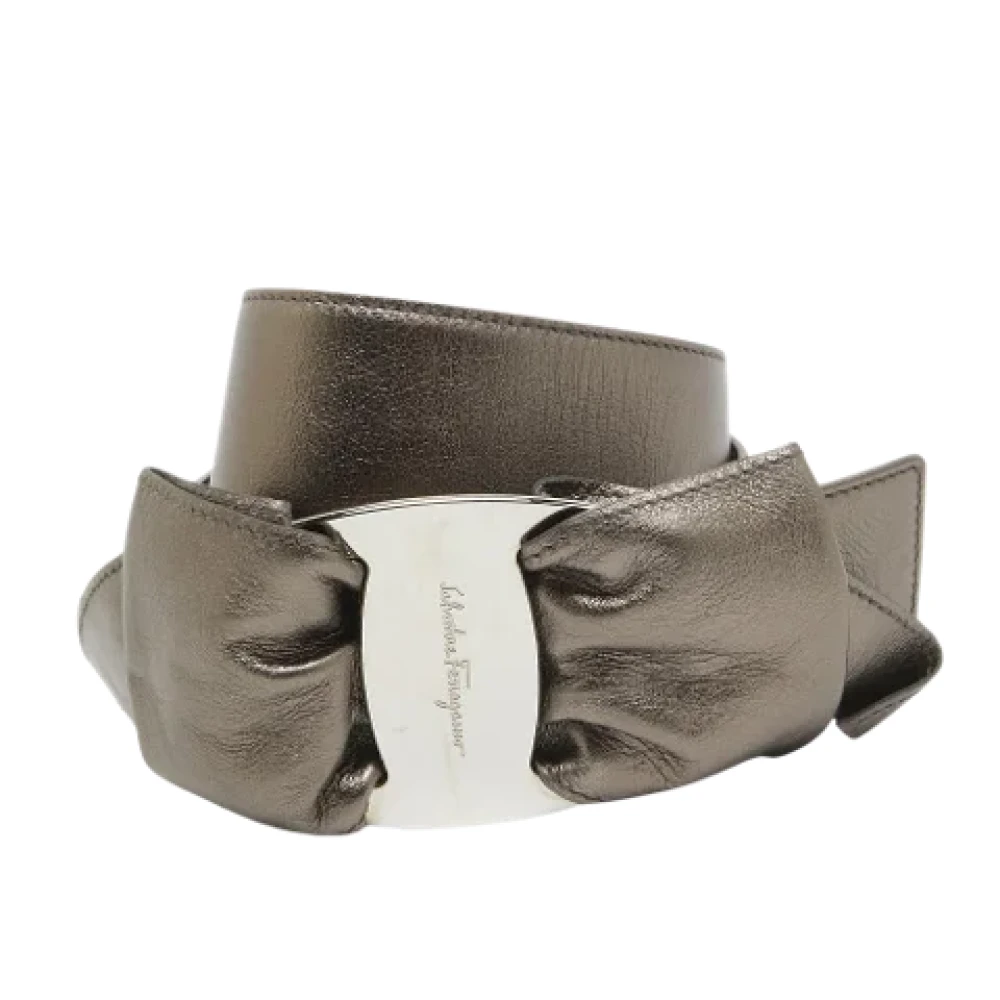 Salvatore Ferragamo Pre-owned Leather belts Gray Dames