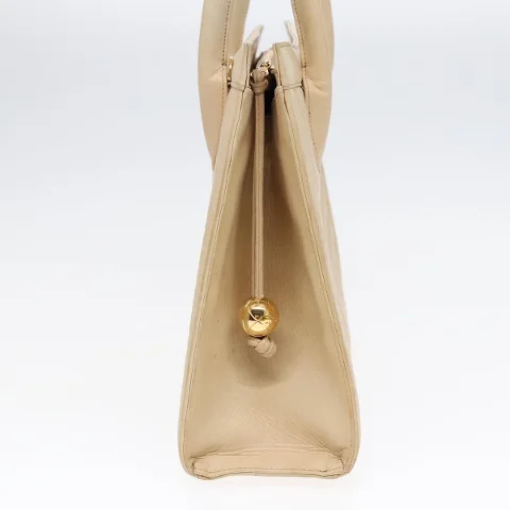 Chanel Vintage Pre-owned Leather handbags Beige Dames