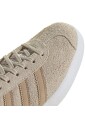 sneakers-beige-en-daim-style-elegant