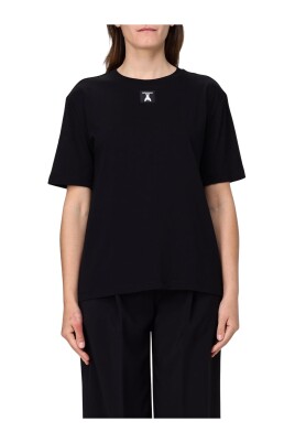 black-crew-neck-t-shirt