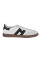 sneakers-en-cuir-cool-avec-semelle-ambre