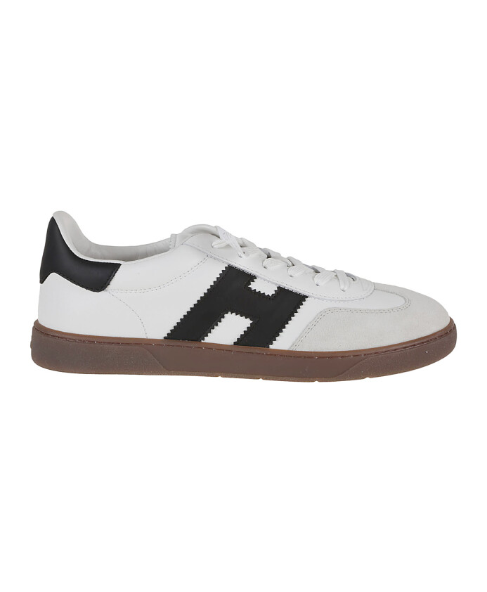 sneakers-en-cuir-cool-avec-semelle-ambre