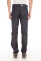 jeans-en-denim-classiques-pour-un-usage-quotidien