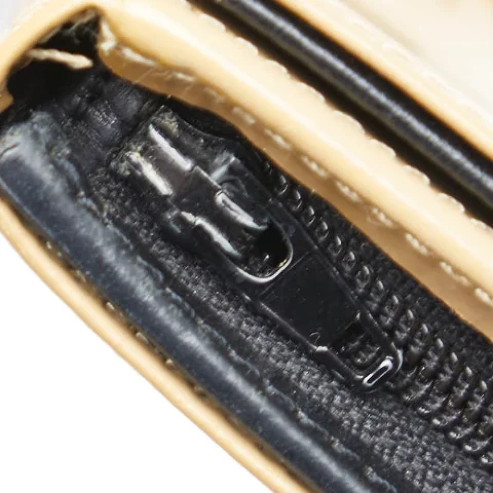 Yves Saint Laurent Vintage Pre-owned Leather wallets Beige Dames