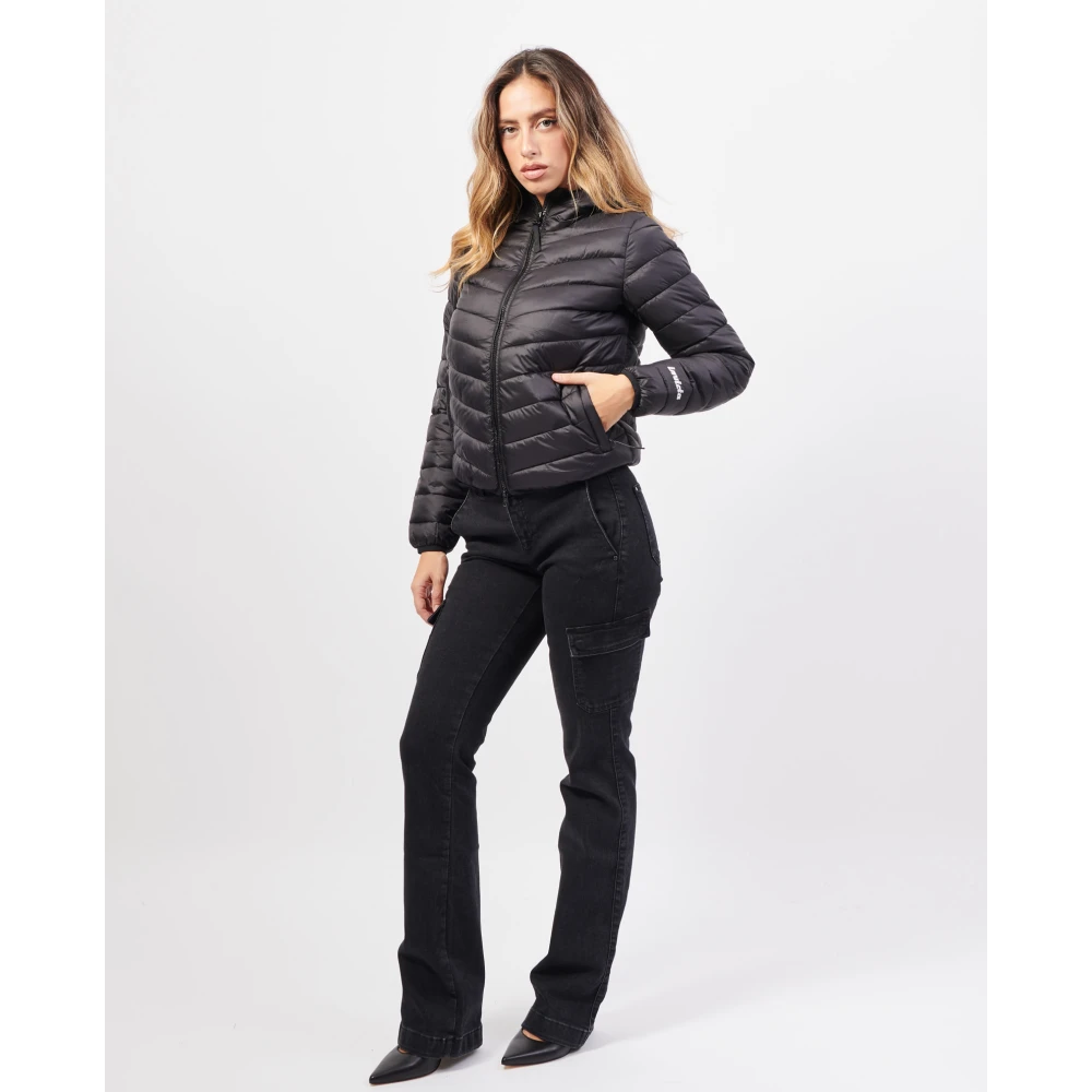 Invicta Korte Zwarte Gewatteerde Jas met Capuchon Black Dames