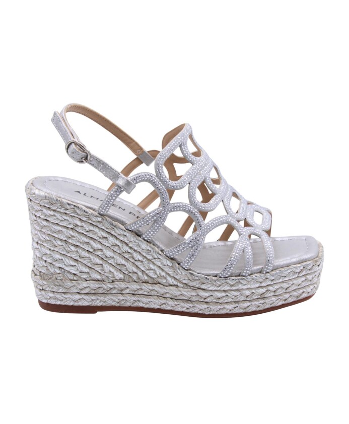 stylish-sandal-with-peccioli-detail