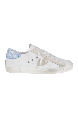 sneakers-blanches-pour-femmes-style-elegant