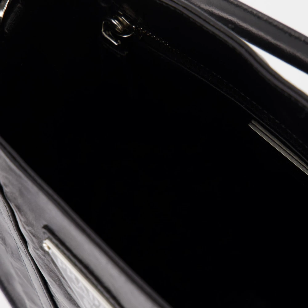 Prada Handtas met verstelbare band en metalen logo Black Dames