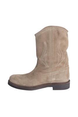 beige-embroidered-boots